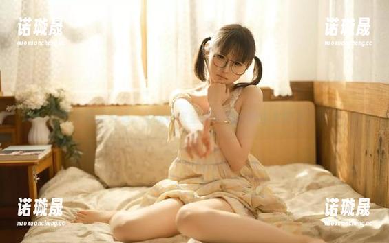在小蛋糕旁边，幼水铃衣全集写真长得也太好看了吧