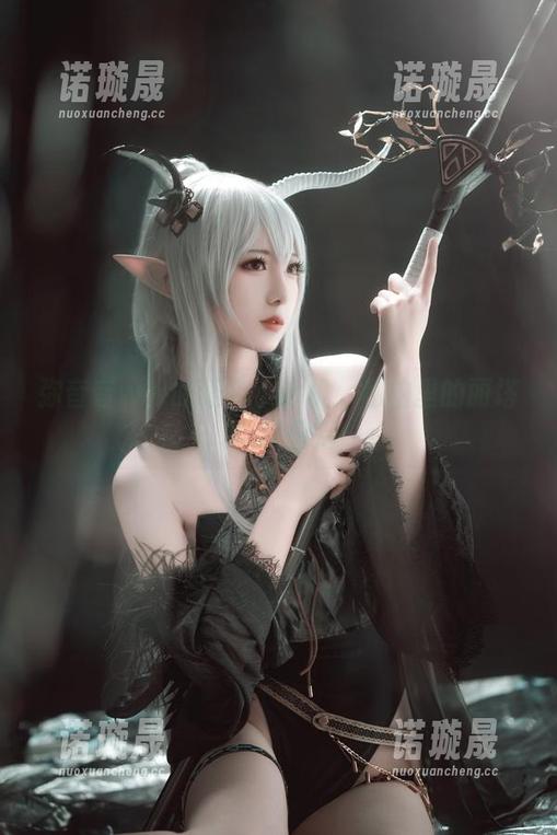 弥音音ww的红色小心机：私拍里的丽塔本-红皇后