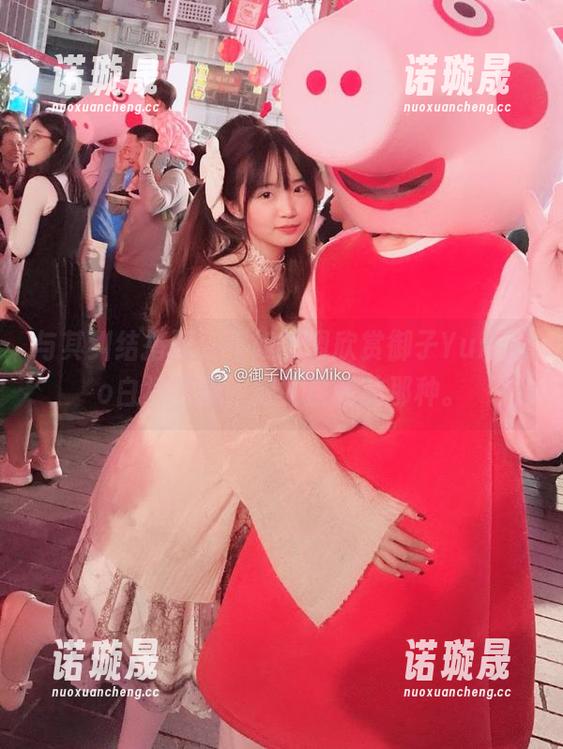 与其纠结搭配，不如低调欣赏御子Yumiko白裙图册，放飞自我的那种。