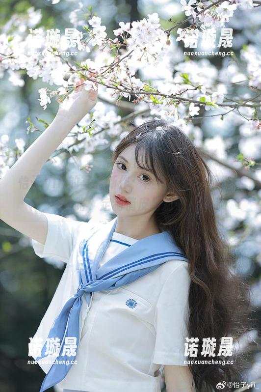 怡子yiii的写真新作：樱花限定，不走寻常路，定制俏皮与粉嫩！