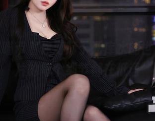 无影喵喵带着你游荡于死库水的世界，图片的每个细节都在低语