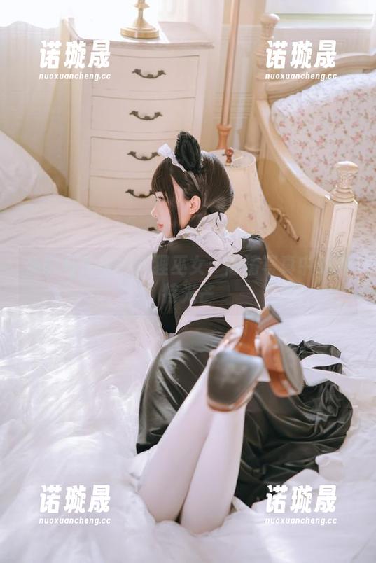 日奈娇 偷瞄日奈娇的狐狸巫女:高清写真中的独特光芒