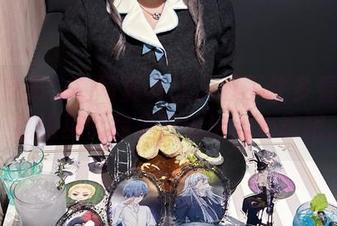 月城委员会的写真真让人忍不住多看几眼，狐娘巫女是全集输出的心意吧。