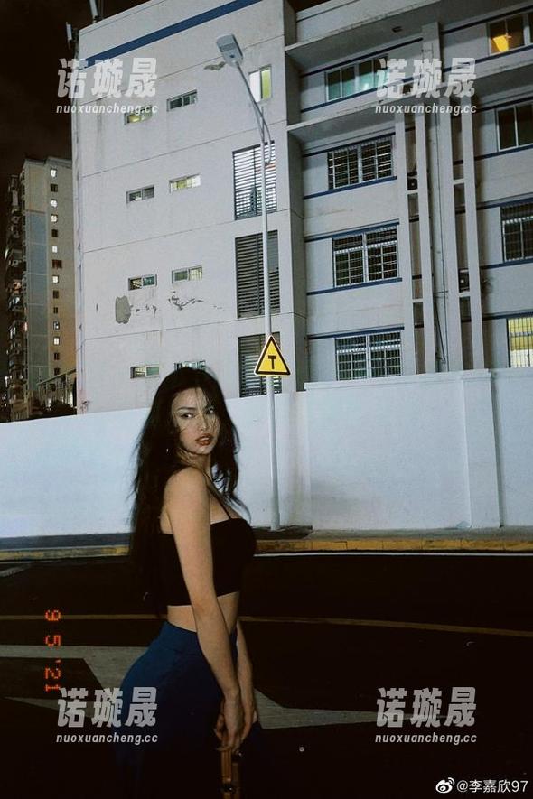 李嘉欣97 微密圈 - 落不下的楼道情怀——李嘉欣97的写真魔法,随手可得的灵感!