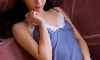 果团网 – 专业撩人：周琰琳LIN的职业装写真，让网盘也有点脸红。