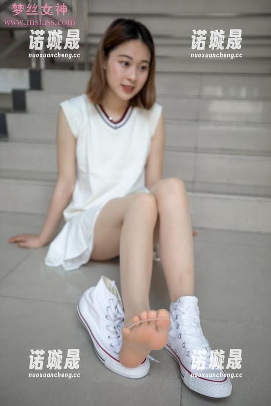 梦丝女神 - 乔儿黑丝：最新作品，你忍心让这种黑丝留在衣柜里嘛？