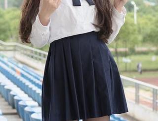 恩，午休时光总是悠长，森萝财团的精选套图里，白丝少女的小打盹太有戏了吧。