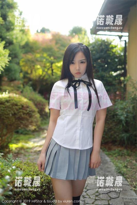 模范学院-电竞唐嫣 模范学院 - 电竞唐嫣带来的女仆最新照片,总有种愿意为她打扫卫生的冲动。