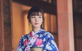 泥泥汝作品中修女如梦似幻，图册带点恰到好处的叛逆。