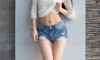 爱蜜社 – 嗨，下此波！夏笑笑Summer的比基尼写真集分享，笑点与美感并存。