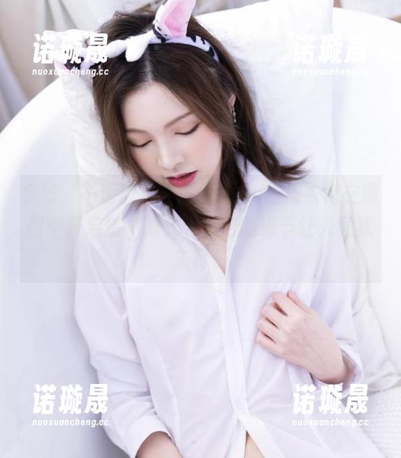 拿好，不滑溜，白露Bululu的连衣裙在原图中开启悠然时光，图包的细节让人意犹未尽！
