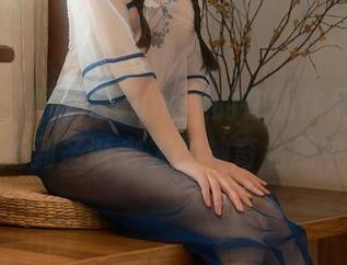 秀人网 – 周于希sandy的在线作品，带你穿越到圣诞老人的神奇名册中！