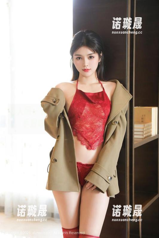 秀人网-周慕汐 秀人网 - 周慕汐带来的职场OL风图包精选,手握咖啡,一切都显得不那么无聊。