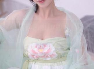 秀人网 – 大琪琪Emily的可爱写真，太有反差感，让我彻底放松警惕！