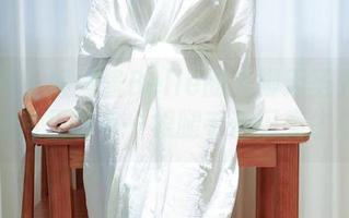 秀人网 – 媛媛酱Belle的美脚无圣光登场，图片里的每一根腿毛都闪亮生辉！