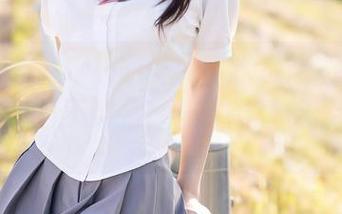 秀人网 – 牛仔裤的偏见？水水姐来打破，观看让人目不暇接，合集上画着不明图案。