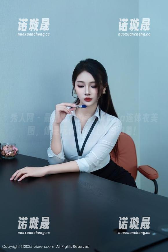 秀人网 - 最新出炉的考拉koala连体衣美图，像是玩偶一样让人想抱着！