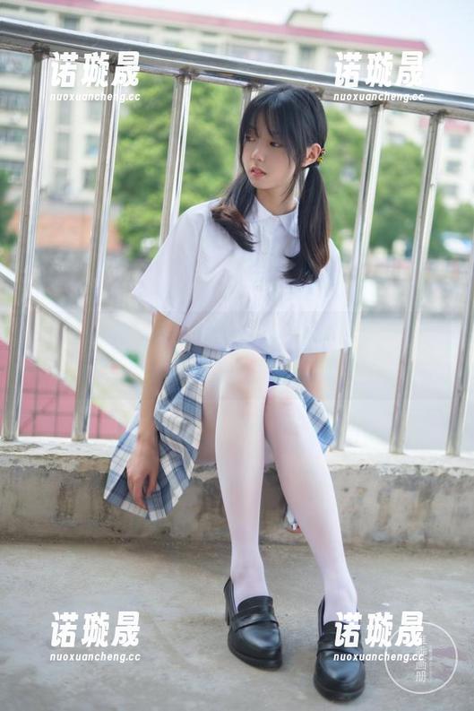 稚乖画册 - 跃动的白丝：夜夜的80D图包新主张