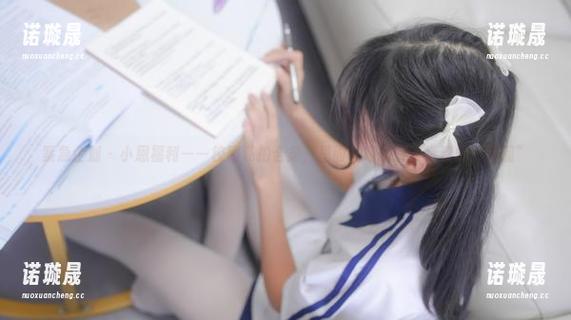 紧急企划 - 小恩福利——校服私拍合集，里面的每张都是青春的“翻篇”