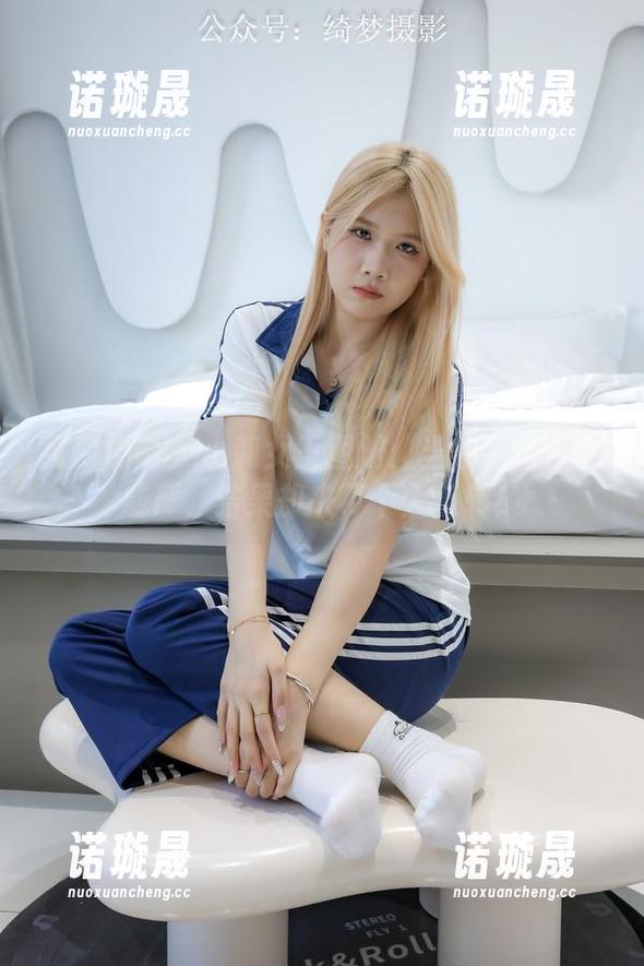 绮梦摄影 - 小莉女王图册：当你以为只有威严，结果却来了个大反转！