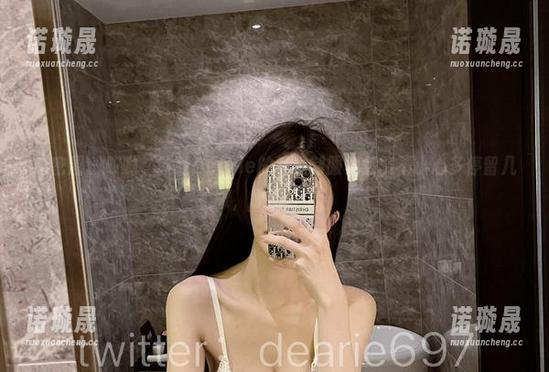 微密圈 - 哎哟，脸红Dearie的私拍制服竟然能不小心多停留几眼，原图直击！