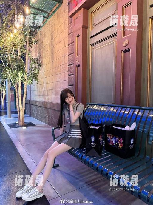 腐团儿Ikaros最新和服大片，原图照得太有氛围，像是走进了小鹿乱撞的校园！
