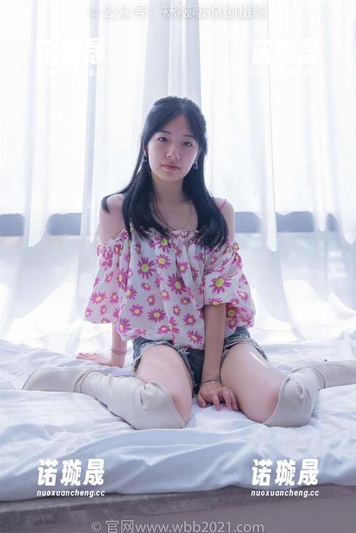 袜啵啵 - “甜甜圈”原图：厚肉丝，甜得有点过分，不想停下来。