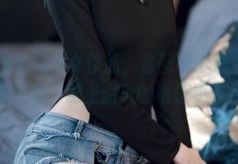 许岚LAN的少女作品，套图中弥漫着满满的青春气息，配上幽默的话语更是绝了！