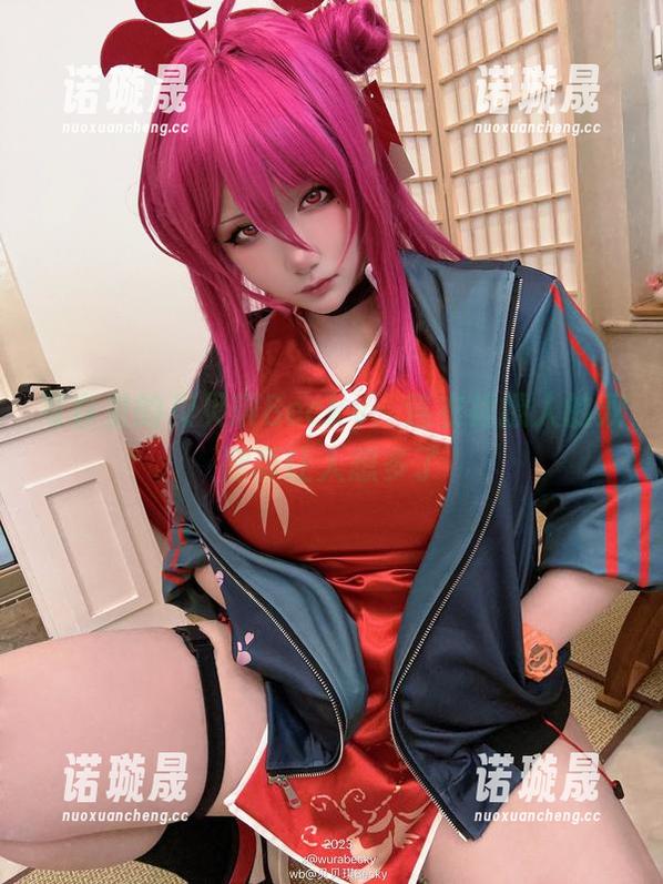 写真里的贝贝琪Becky：连衣裙撩人的双腿真让人想多了