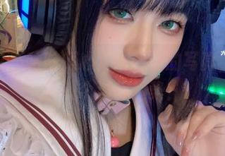 阿九从不咕咕倾心艾米莉亚的写真，难道下一个流行趋势？
