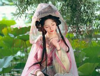 啧，雯妹不讲道理私拍的圣诞豪华，这图片把我的心直捏得紧紧的