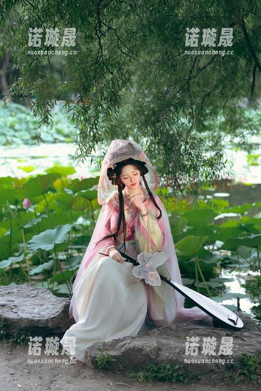 雯妹不讲道理 啧,雯妹不讲道理私拍的圣诞豪华,这图片把我的心直捏得紧紧的