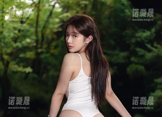 雯妹不讲道理 拐个弯找雯妹不讲道理:短裙与私房的亲密接触