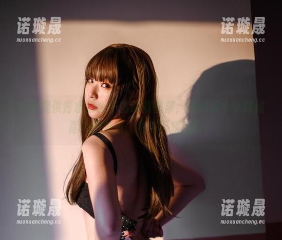 青水百合子 免费提供青水百合子的眼镜图集,她就像个小时候喜欢的角色,有点不知所措。