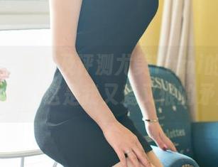 青豆客 – 等不及评测尤美Yumi的姐姐写真更新，这是我又爱又恨的矛盾。
