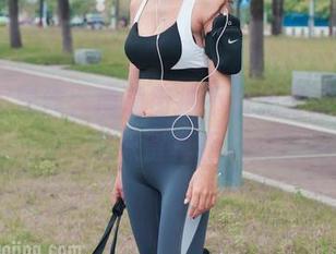 OL制服黑丝，魔镜街拍不怕无圣光，图包里只留真相。