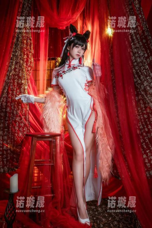 哇，鳗鱼霏儿的泳池写真，水花四溅的样子我直接不行了…