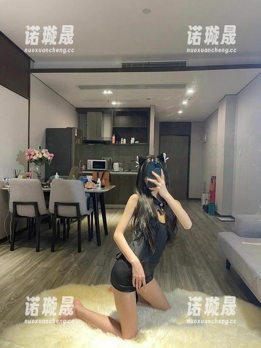黎允熙 微密圈 - 看完黎允熙的定制图片,我发誓要加倍努力,争取将来的婚礼也是定制礼服!
