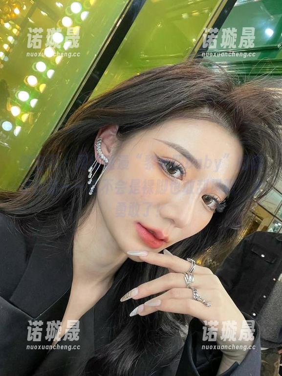 微密圈 - 网络迷漫“黎允熙baby”的裸足作品——这不会是裸脚也敢刮风吧，太勇敢了！